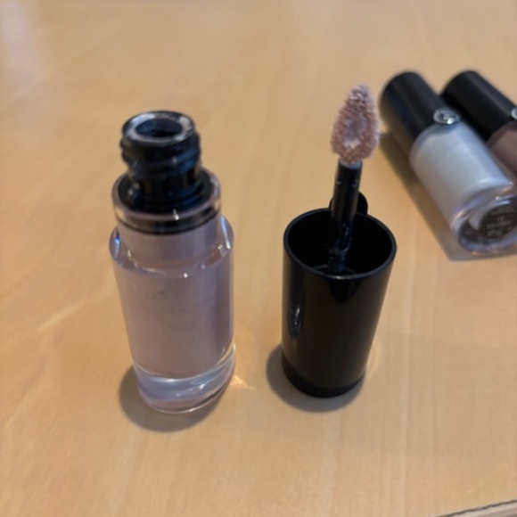 Armani Liquid Eyeshadow - Picture 2 of 2